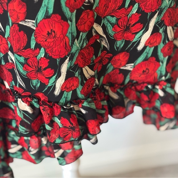 Women’s Krazy Kat Floral Cold Shoulder Blouse Size Medium Red Black Ruffle Hem - Picture 5 of 10